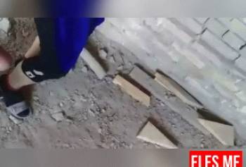 Рабочий узбек ебет жену хозяина на строительном объекте
